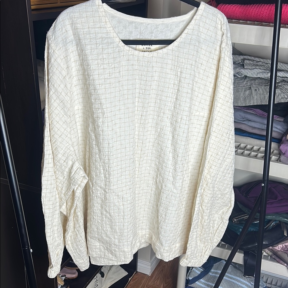 Jamie + The Jones lightweight pullover with puff sleeve detail